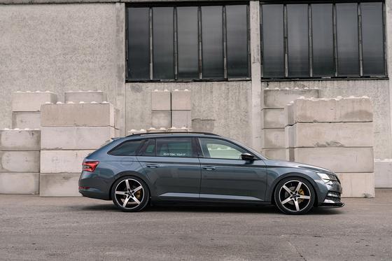 KW Coilover Kit V2 - Skoda SUPERB III Estate (3V5, 3T), Vw PASSAT Estate 3G5 (3C) (1.4 TSI iV, 1.4 TSI PHEV, 2.0 TDI 4x4 +3 more)