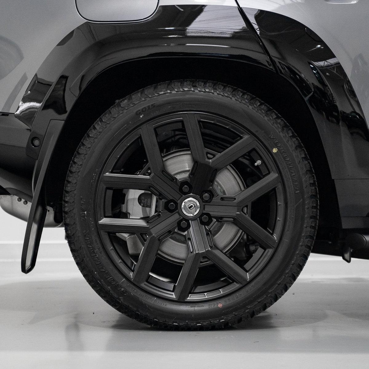 Urban Widetrack Arch Kit (Gloss Black) - Land Rover Defender