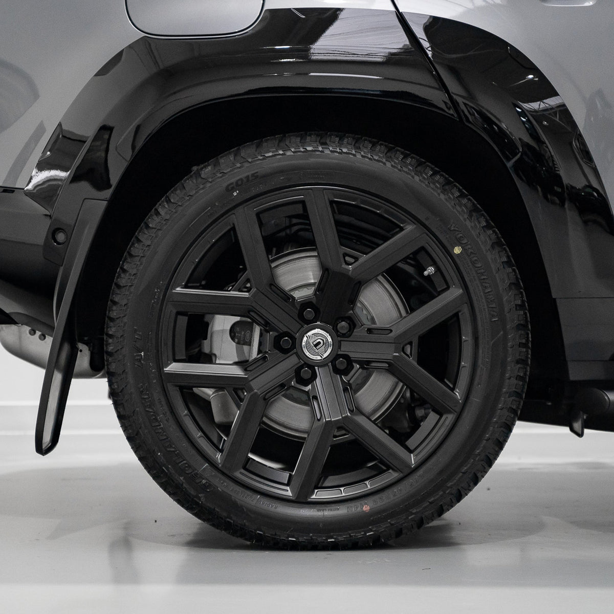 Urban Widetrack Arch Kit (Gloss Black) - Land Rover Defender