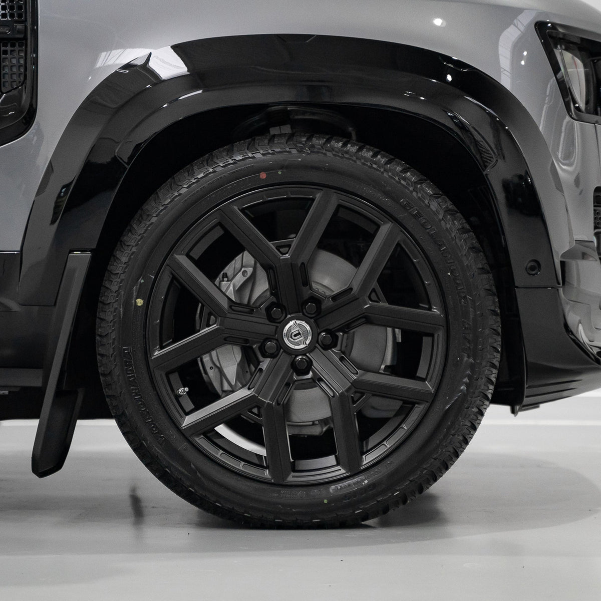 Urban Widetrack Arch Kit (Gloss Black) - Land Rover Defender